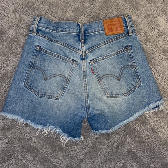 Levi’s High Rise Denim Shorts - Picture 3 of 9